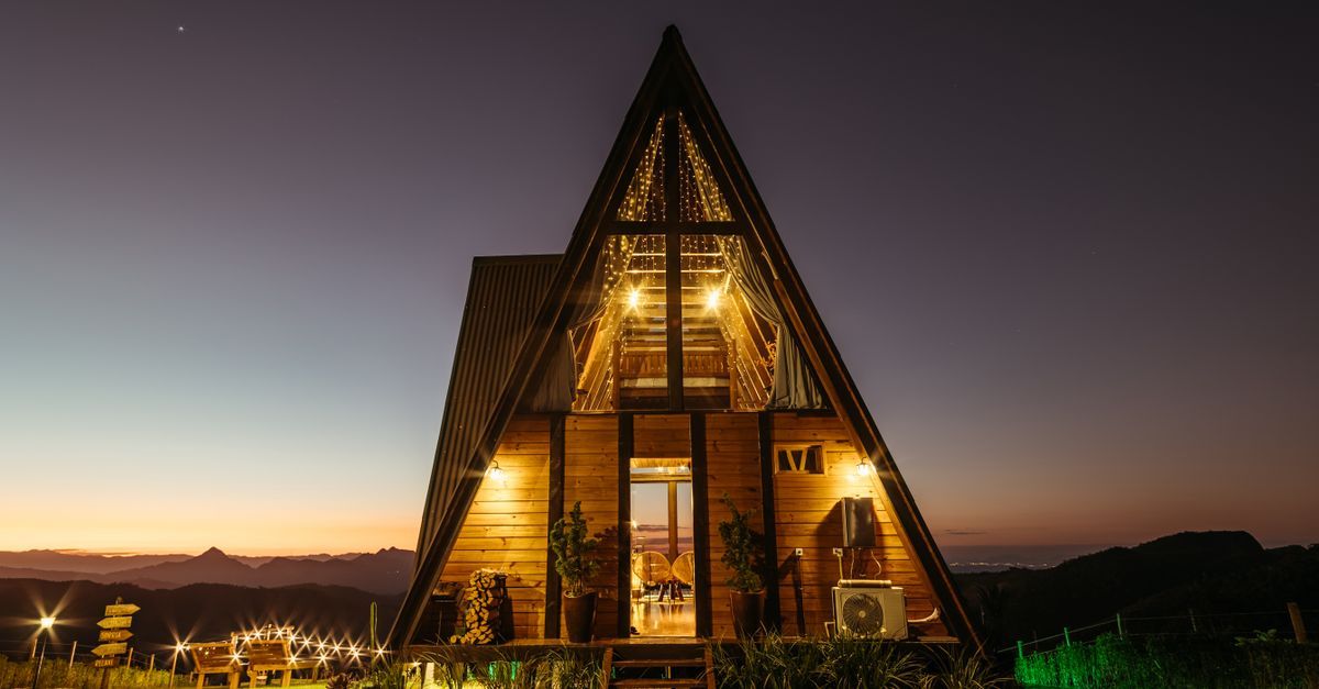 Which direct booking solution is best for turning Airbnb and Vrbo traffic into repeat guests on my own website? Featured Image